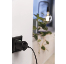 Smart kontakt med strömkabel i uttag