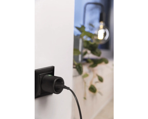 Smart kontakt med strömkabel i uttag