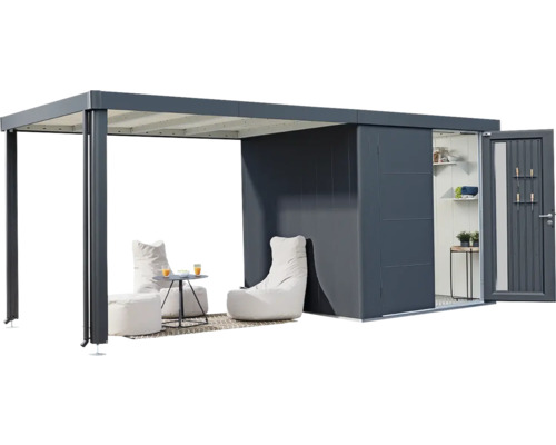 Övertäckt sittgrupp med trädgårdshus och trädgårdsmöbler