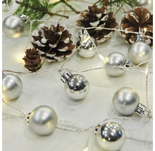 Ljusslinga med silverkulor och tallkottar