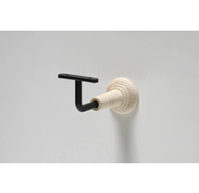 Gardinstångshållare av trä med svart metallfäste