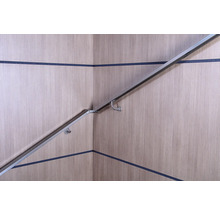 Metallräcke på en vägg