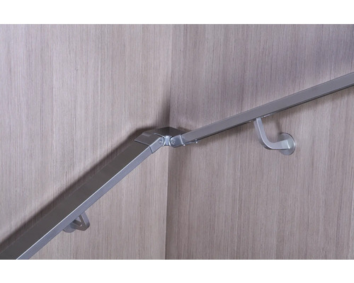 Monterade trappräcken på en vägg