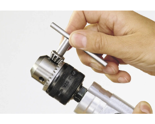 Borrfoder dras åt med en chucknyckel.