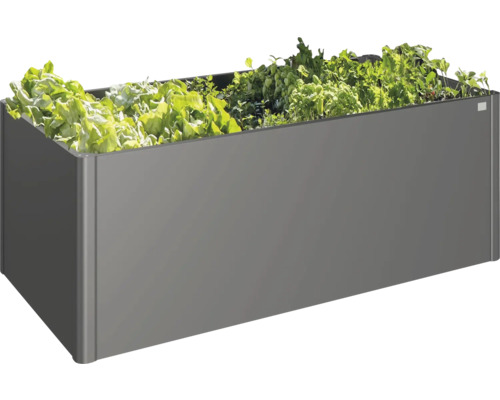 Rektangulär metallplanteringslåda med gröna växter.