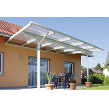 Terrass med terrassöverdrag av aluminium och polykarbonatskivor
