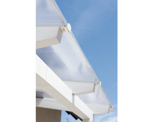 Detaljvy av ett terrassväderskydd med polykarbonatplattor