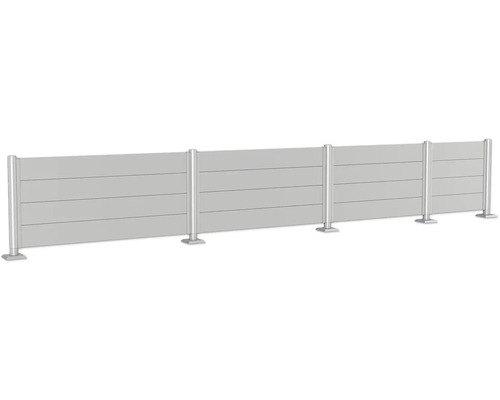 Bullerskärm med metallstolpar och horisontella paneler