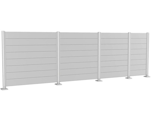 Insynsskyddsstaket med horisontella paneler och metallstolpar