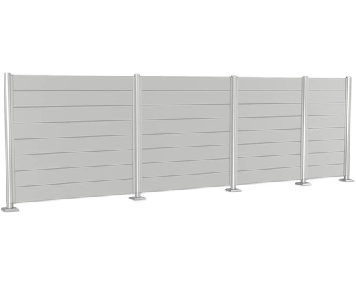 Synskyddsskärm gjord av horisontella lameller och stolpar