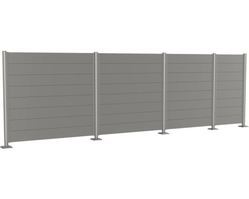 Grått insynsskyddsstaket av horisontella lameller och metallstolpar