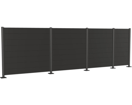 Trädgårdsstaket med horisontella paneler och stolpar