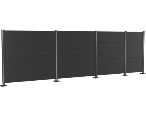 Trädgårdsstaket av horisontella lameller med stolpar