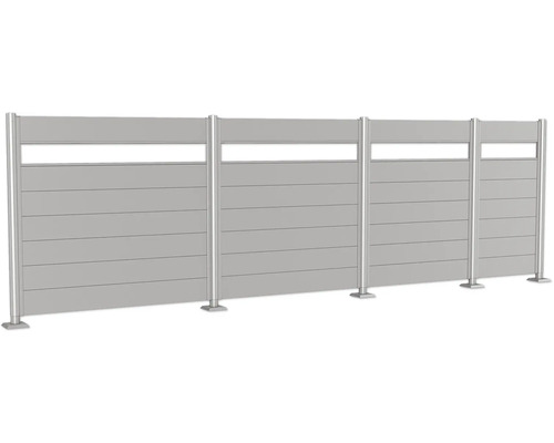 Synskyddsstängsel med horisontella lameller och metallstolpar