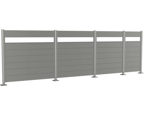 Staket av horisontella lameller med metallstolpar