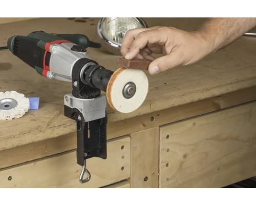 Borrmaskin med poleringstillbehör och poleringspasta för metallpolering