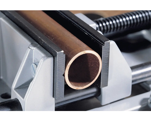 Rör i ett skruvstäd