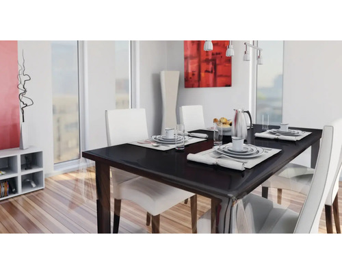 Ljus matplats med matbord och stolar