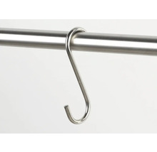 S-formad krok av metall på en stång