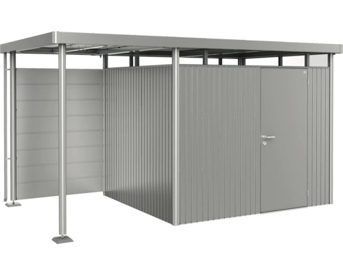 Metallförråd med dörr och öppen yta för förvaring av trädgårdsredskap