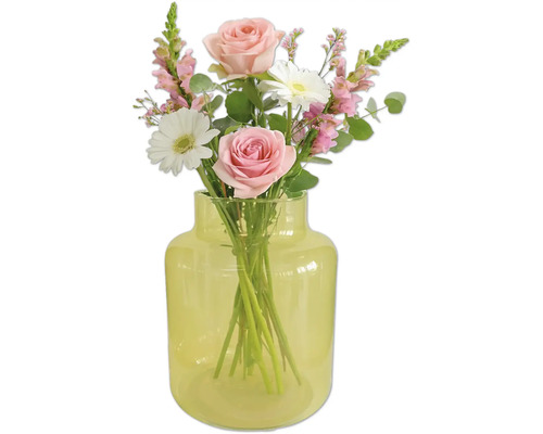 Blombukett med rosor och prästkragar i en glasvas