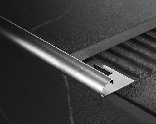 Kakelavslutningsprofil av metall