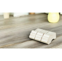 Underlägg för träplattor på ett träbord