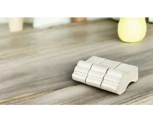 Underlägg för träplattor på ett träbord