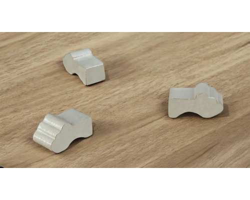 Tre möbelglidare på ett trägolv