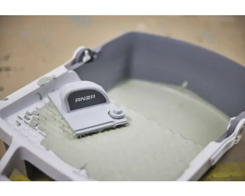 Färghink med Anza färgrulleavskrapare