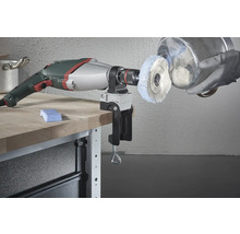 Elverktyg för polering med poleringstillbehör och polerpasta på en arbetsbänk