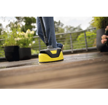 Terrasstvätt i drift på en träterrass