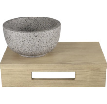 Dekorativ skål på en trälåda