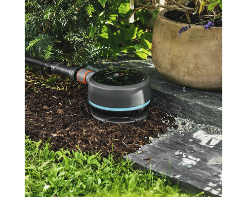 Gardena bevattningskontroll i trädgården för automatisk bevattning