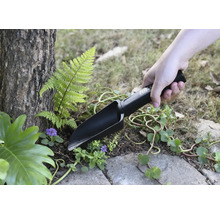 Trädgårdsspade som används vid plantering i trädgården.