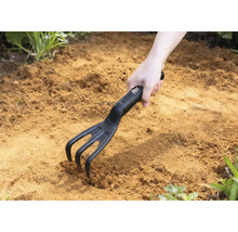 Trädgårdskultivator som används i marken