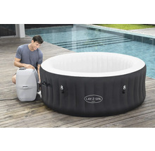 Uppblåsbar Lay-Z-Spa Miami bubbelpool med man och pump på en träterrass bredvid en pool