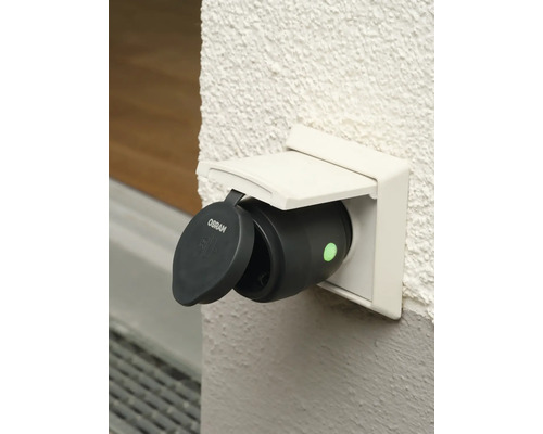 Osram logotyp med utomhusuttag med gångjärnslock