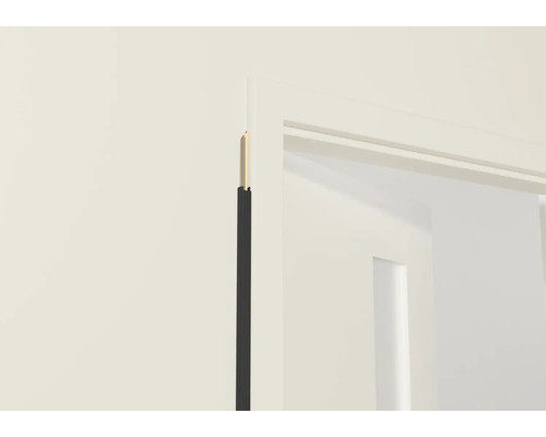 Närbild av en dörrkarm med tätningsprofil