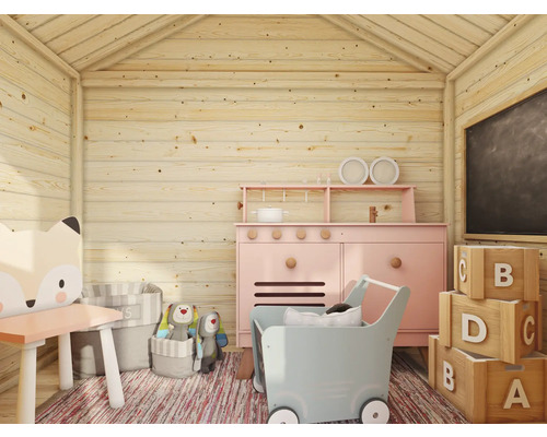 Lekhusinredning med leksakskök, griffeltavla, leksakslådor och barnstol