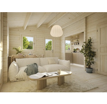 Ljust vardagsrum med träväggar, soffa, bord och krukväxt