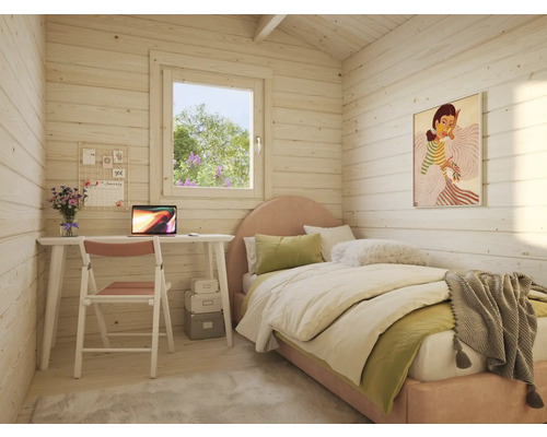 Ljust rum med träpanel, skrivbord, stol och säng för en inbjudande atmosfär