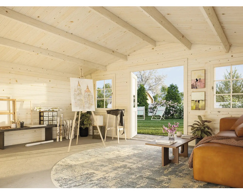 Ljust trädgårdshus med målningsområde och vardagsrumsdel med utsikt över trädgården