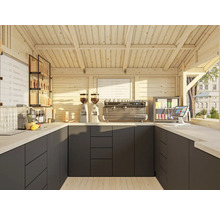 Interiörbild av ett kafé i trä med kaffemaskiner, en kyldisk och menytavlor