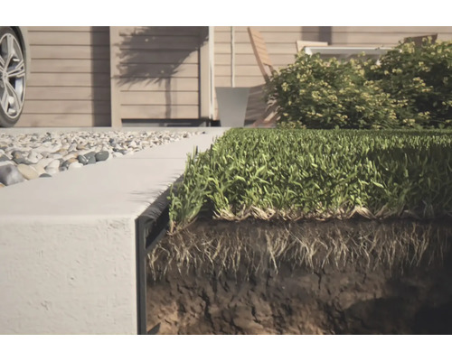 Närbild av en gräsmatta med gräs och jordlager