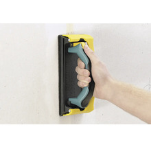 Hand med slipegig för slipning av en vägg