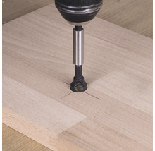 Forstnerborr används i en träbit