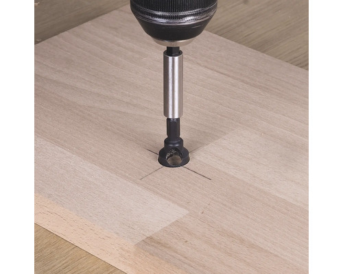 Forstnerborr används i en träbit