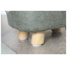 Detaljvy av en pall med träben och golvskydd