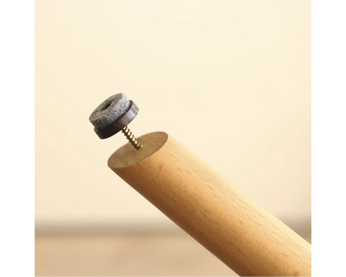 Träben med möbeltass och skruv